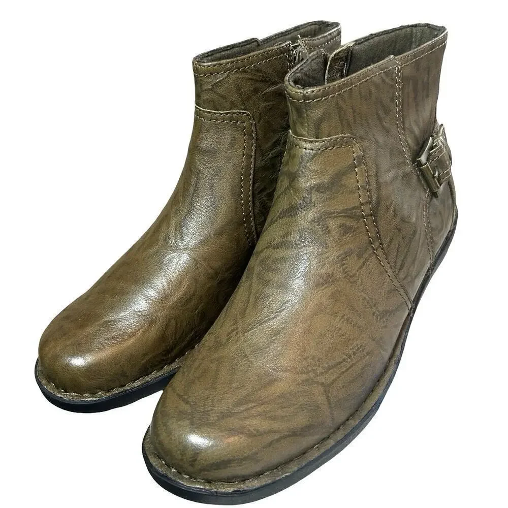 NWOT Clarks Bendables Women’s Nikki Star Leather Ankle Boots Green Size 8.5